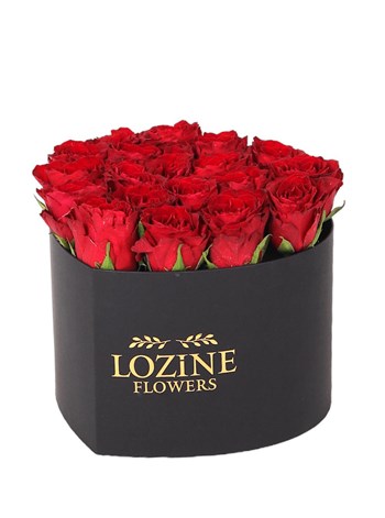 Siyah Kalp Kutuda Kırmızı Güller