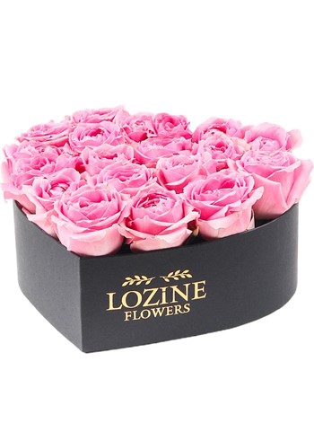 Siyah Kalp Kutuda Pembe Güller